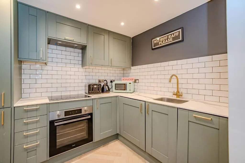 Three Bedroom Flat 2 Bathrooms I Super Central Locationi Next To Brighton Beach 0*,