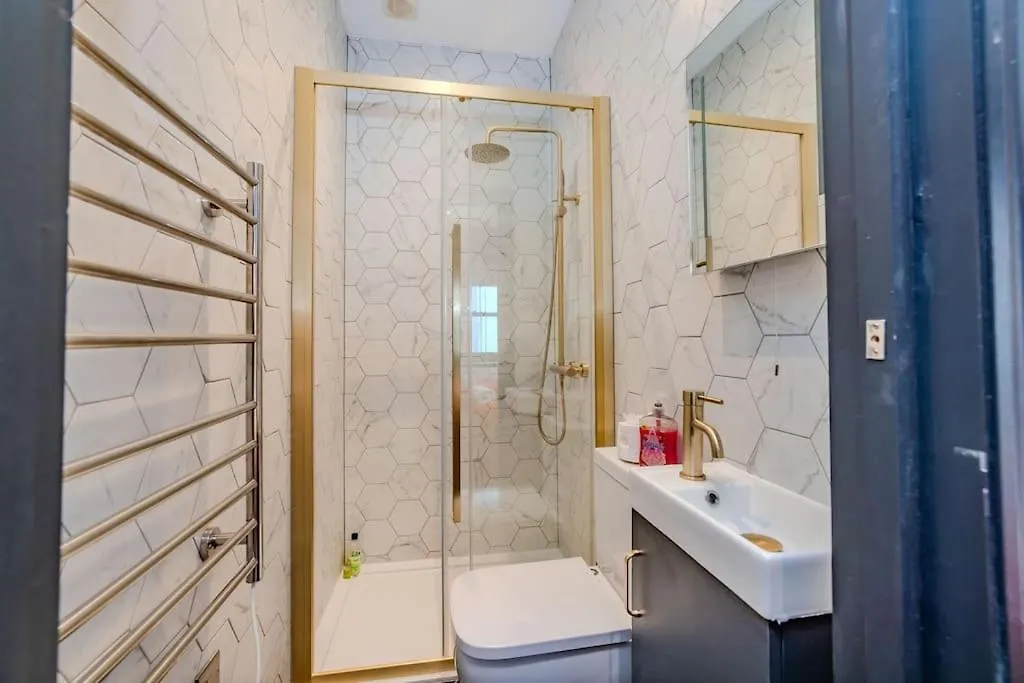 Three Bedroom Flat 2 Bathrooms I Super Central Locationi Next To Brighton Beach 아파트