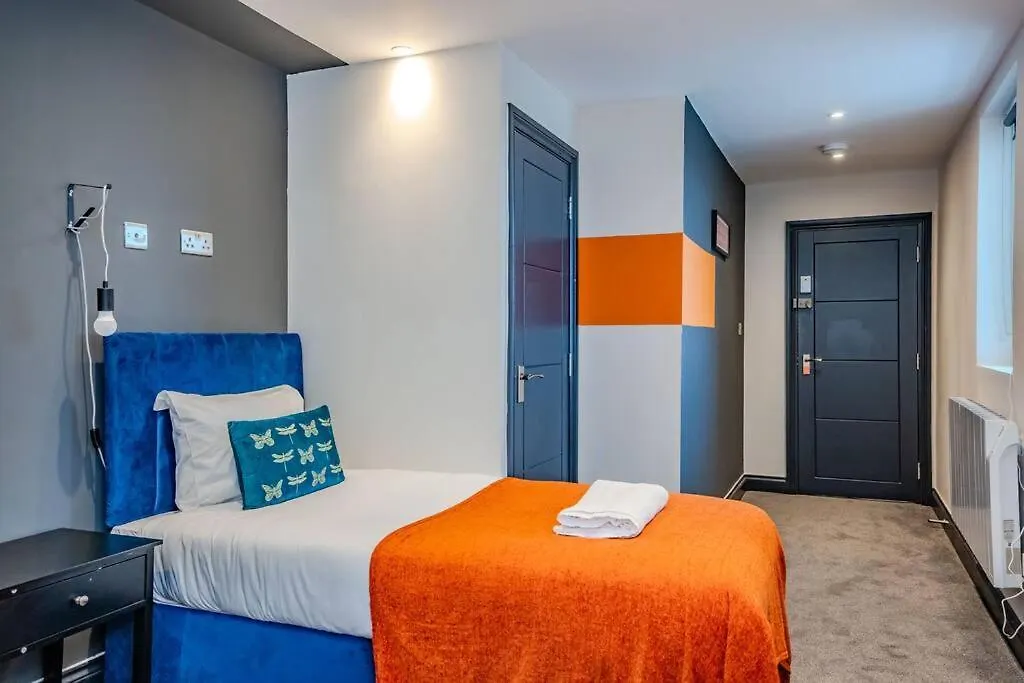 Three Bedroom Flat 2 Bathrooms I Super Central Locationi Next To Brighton Beach