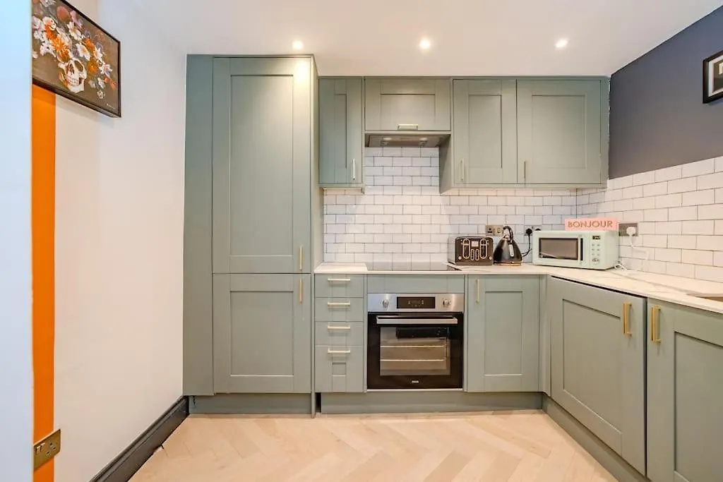 아파트 Three Bedroom Flat 2 Bathrooms I Super Central Locationi Next To Brighton Beach
