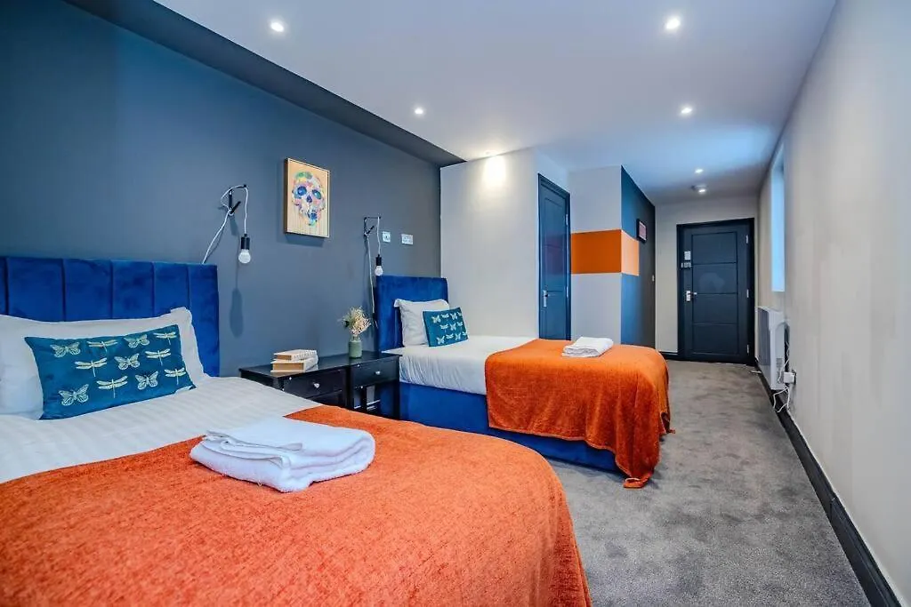 Three Bedroom Flat 2 Bathrooms I Super Central Locationi Next To Brighton Beach